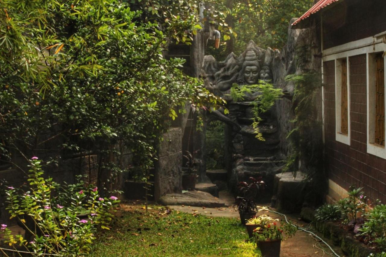Kalpadiyil Hotel Balarampuram Ngoại thất bức ảnh