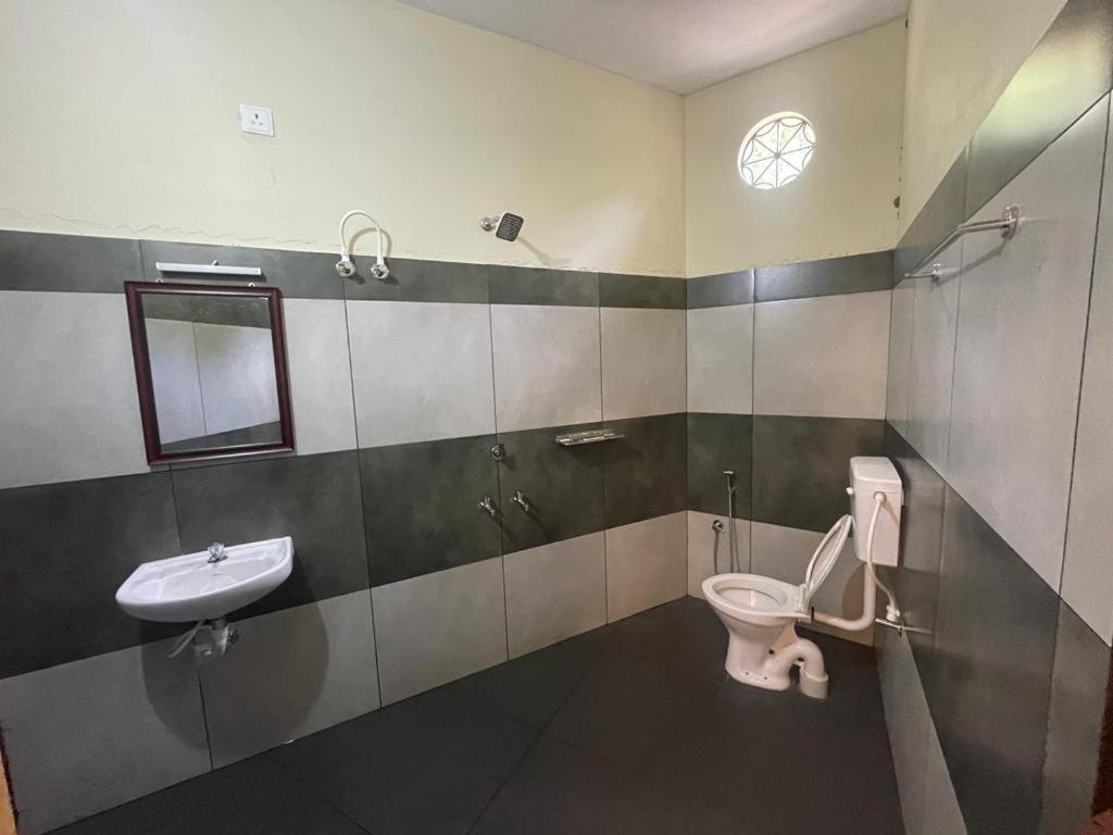 Kalpadiyil Hotel Balarampuram Ngoại thất bức ảnh